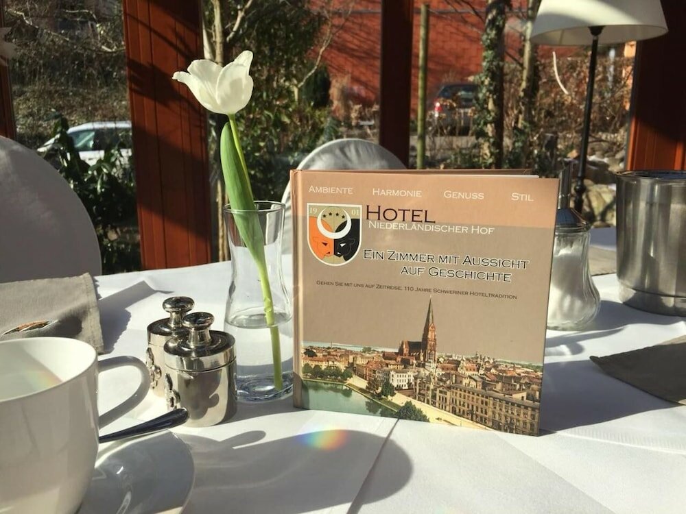 Фото Hotel Niederländischer Hof Schwerin