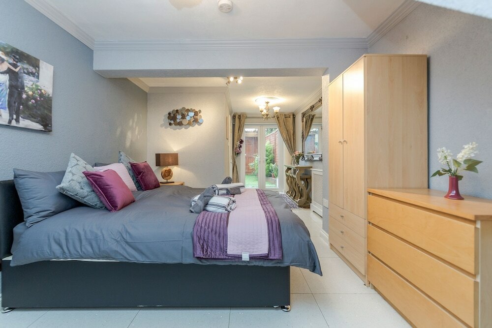 Фото Watford General Suites