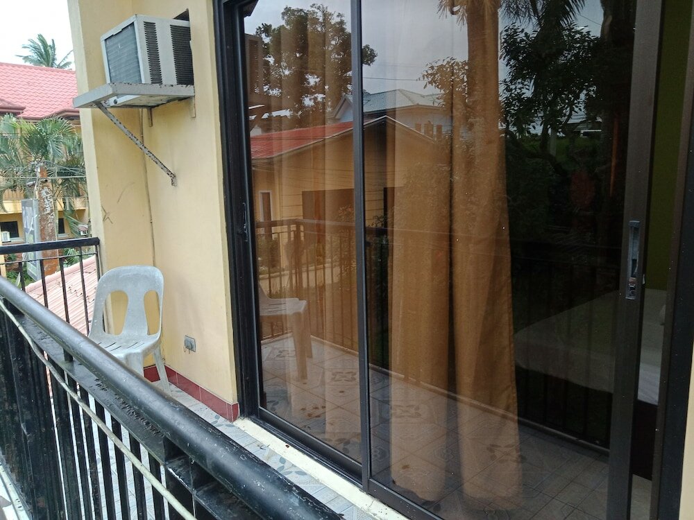 Фото La Gracia Apartelle Tagaytay