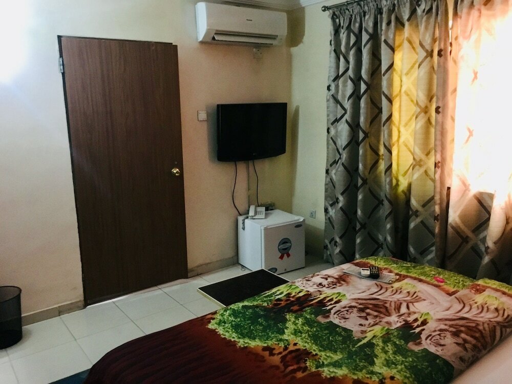 Фото Hymax Grace Hotel and Suites