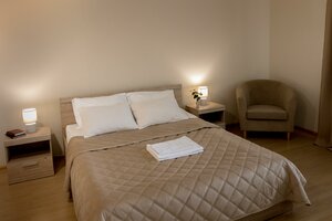 Klubnyy kvartal (Bratsk, Pobedy Boulevard, 30) ، فندق