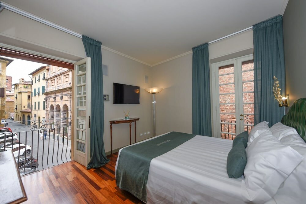 Фото The Tuscanian Hotel