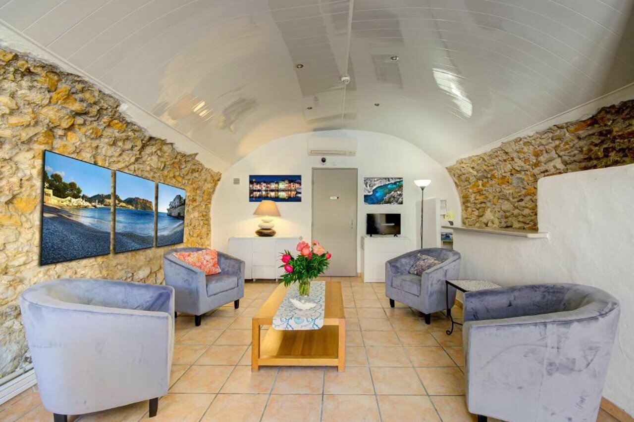 Фото Hotel Des Calanques