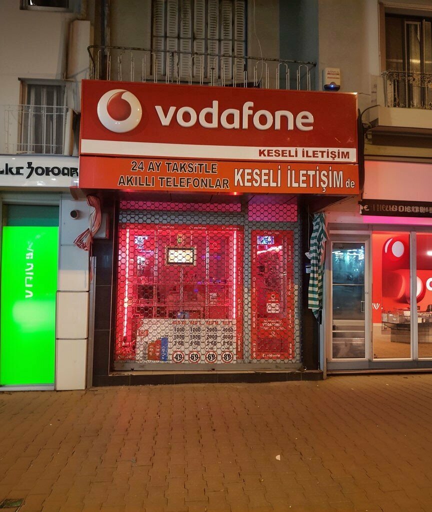 Mobile phone store Keseli Communication, Tire, photo