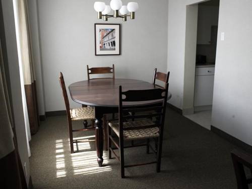 Фото Town Inn Suites