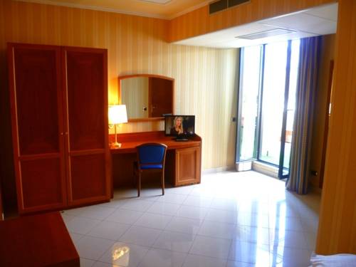 Фото Joyfull Hotel