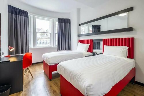 Гостиница Tune Hotel Liverpool в Ливерпуле