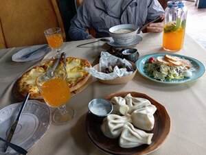 Mama Givi (Iablochnaıa kóshesi, 19), restaurant