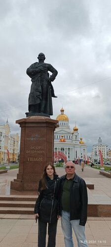 Anıt, heykel Monumento al Almirante Ushakov, Saransk, foto