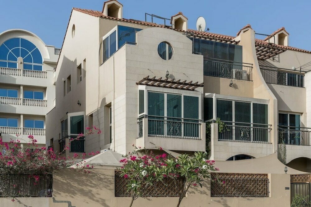 Hotel Spacious + Beautiful Private Villa in Jvc, Dubai, photo