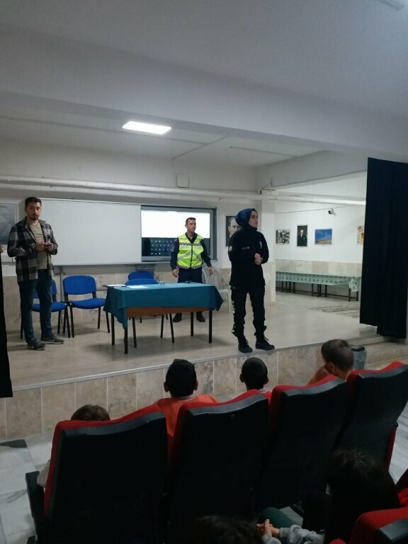 School Ataturk Middle School, Cay, photo