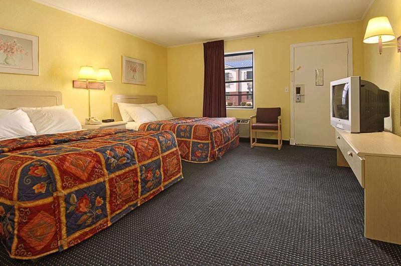 Фото Days Inn by Wyndham Oak Ridge Knoxville