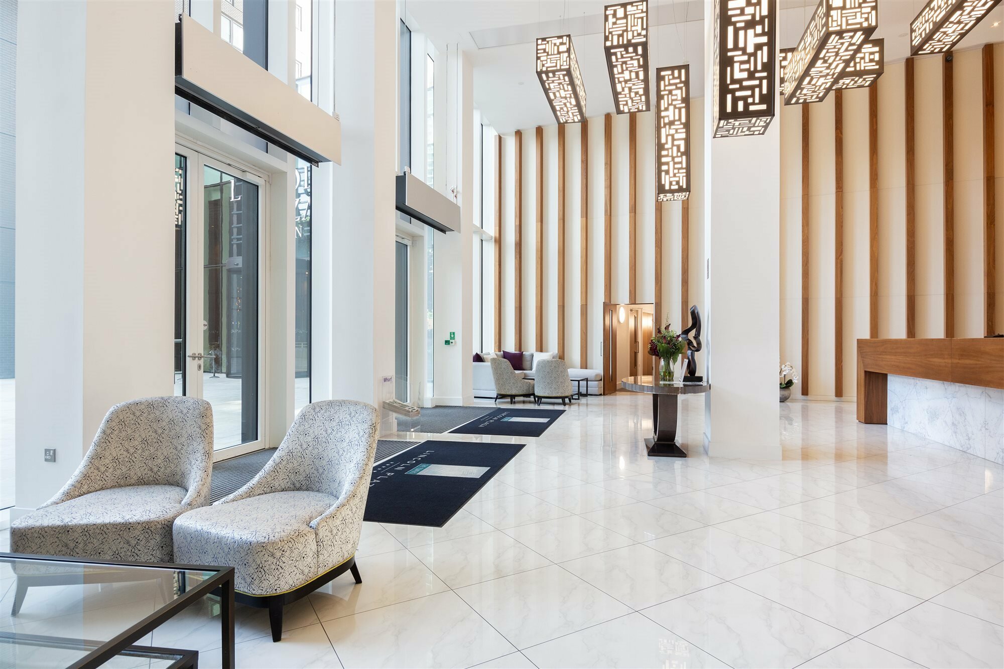 Фото Lincoln Plaza London, Curio Collection by Hilton