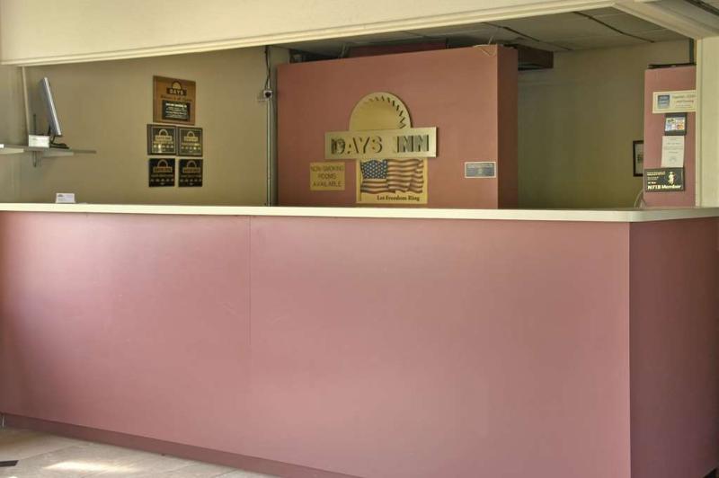 Фото Days Inn by Wyndham Oak Ridge Knoxville