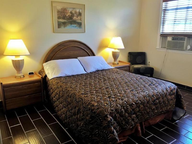 Фото Budget Host East End Hotel in Riverhead