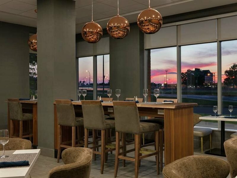 Фото Embassy Suites by Hilton Montreal Airport