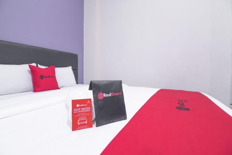 Фото RedDoorz near ITC Mangga Dua
