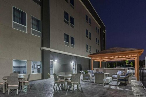 Гостиница La Quinta Inn & Suites by Wyndham Houston East at Sheldon Rd