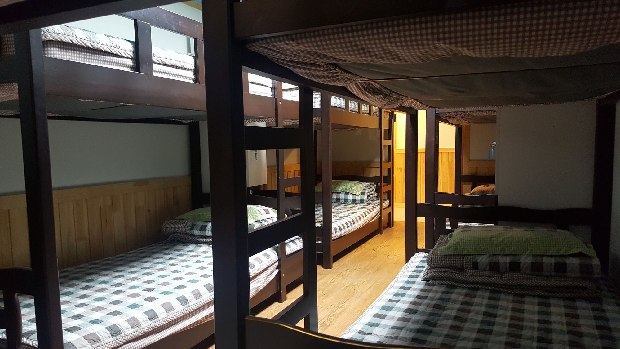 Фото Dongbaekseom Guesthouse - Hostel