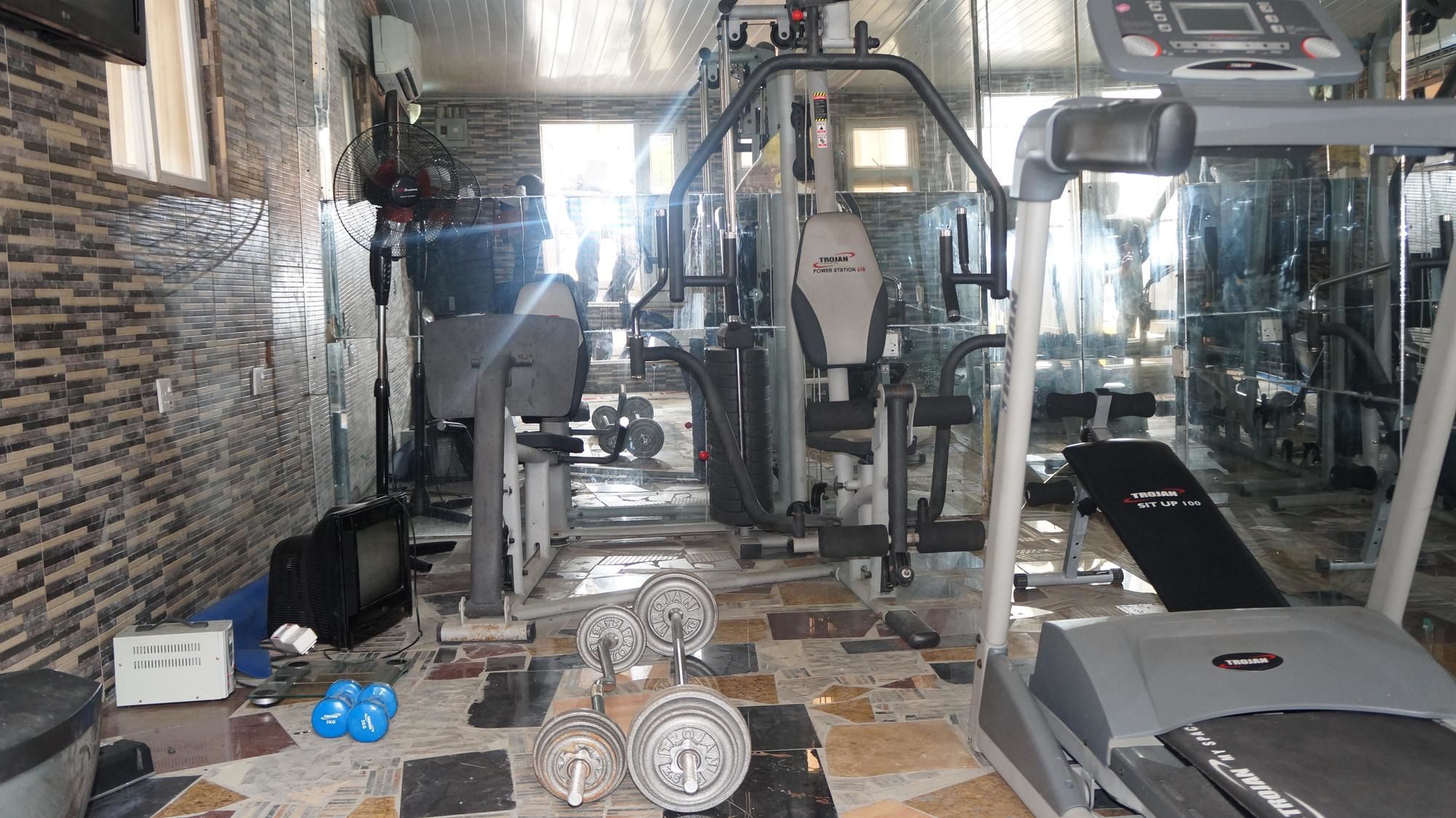 Фото Charlies Place And Suite