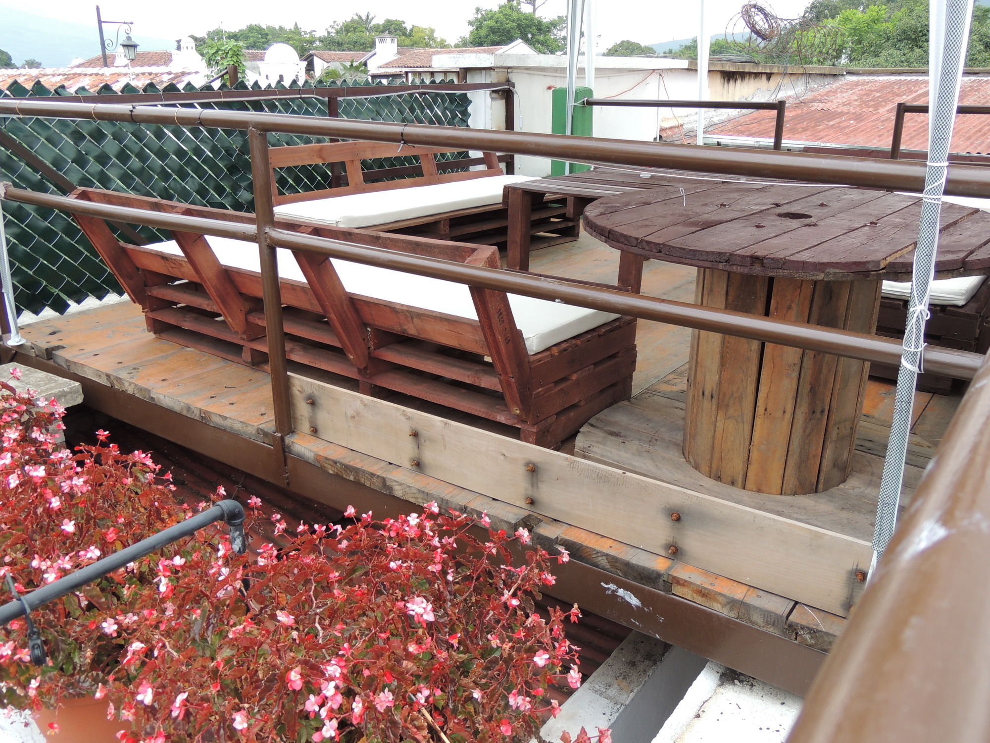 Фото Feathers Hotel and Lounge - Hostel