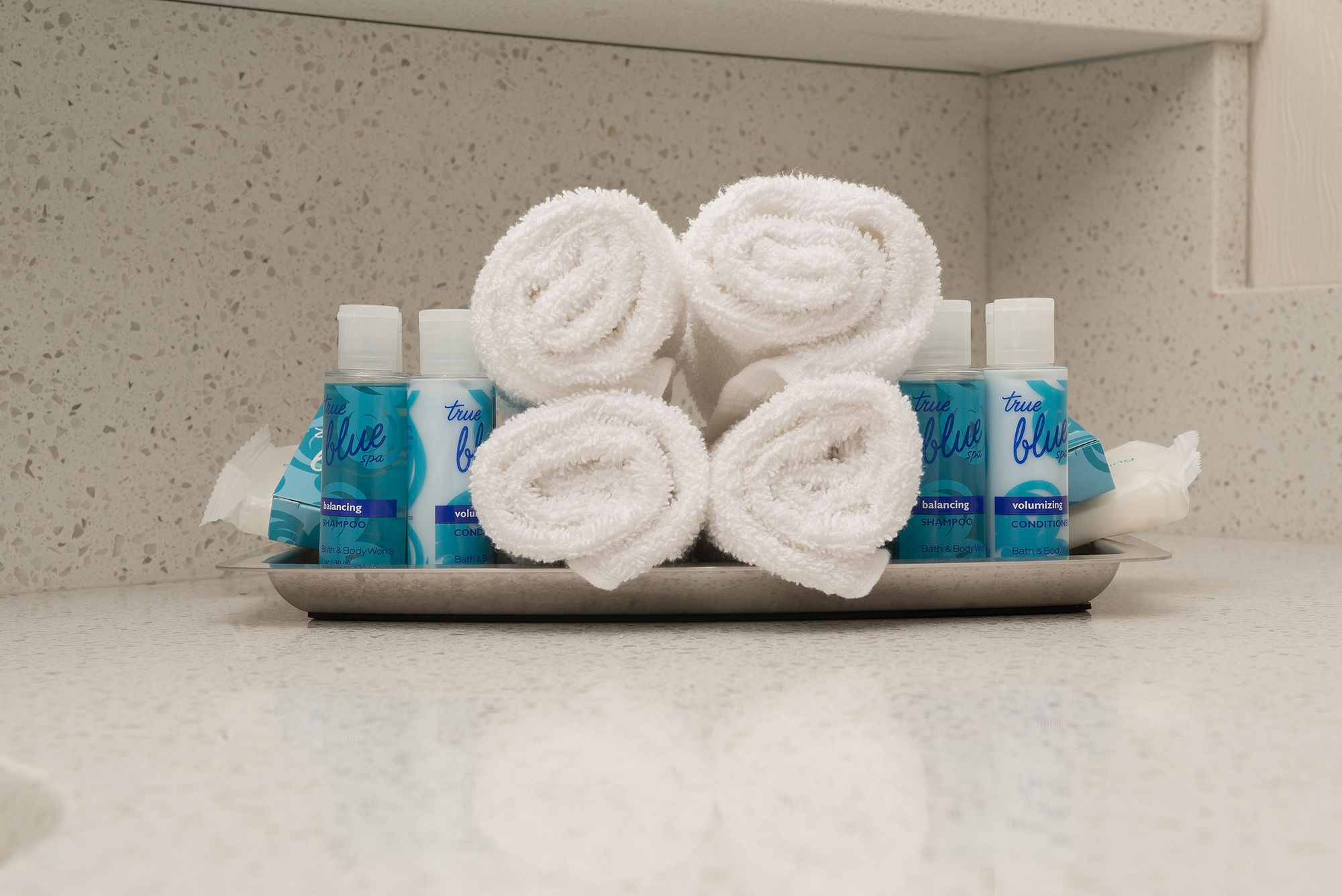 Фото Encore Suites by Service Plus Inns