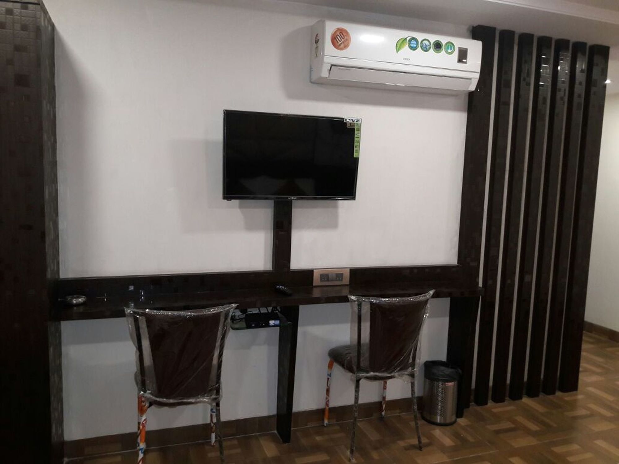 Фото Hotel Karishma