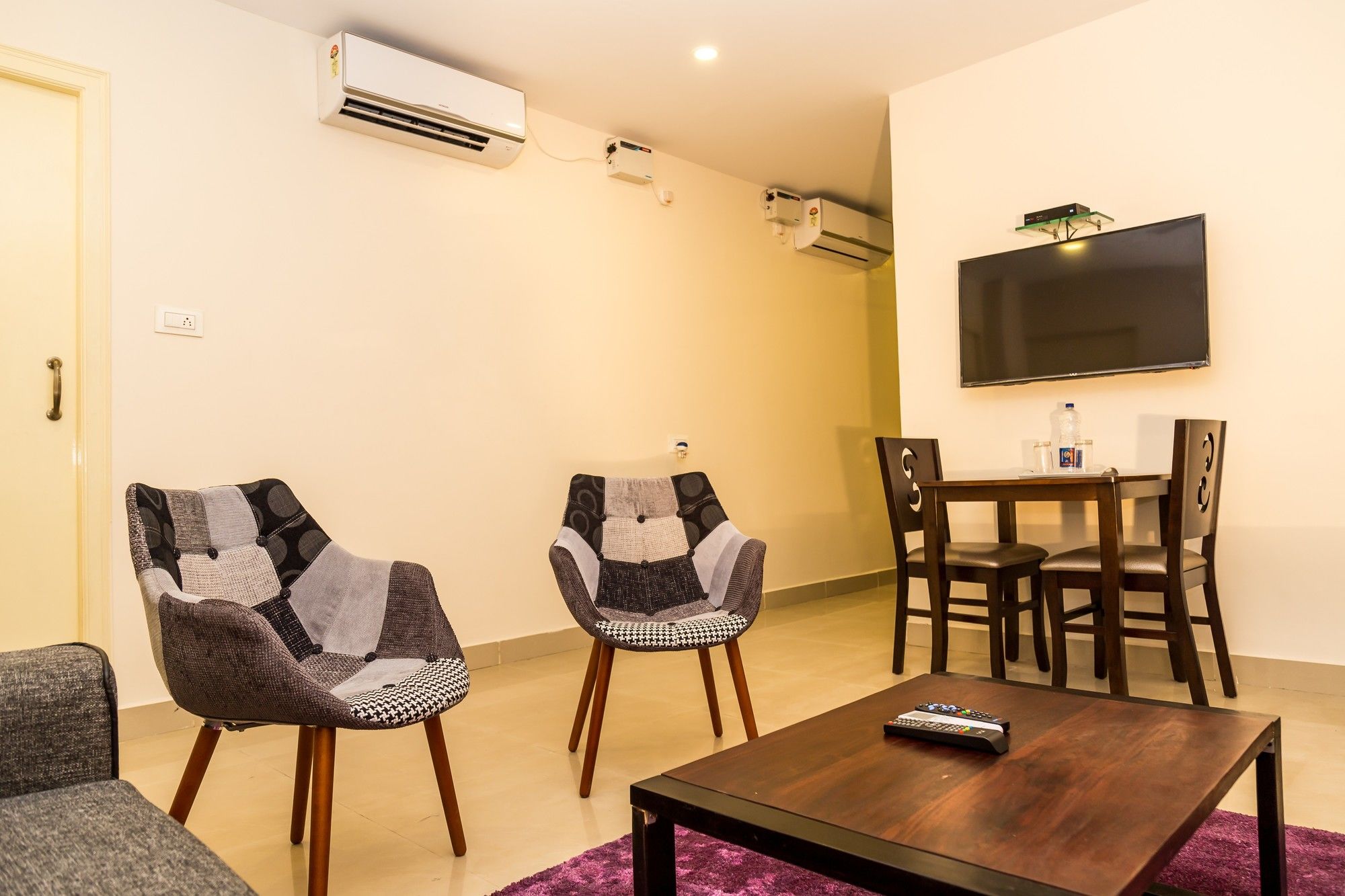 Фото Fabhotel Astra Suites Hsr Layout