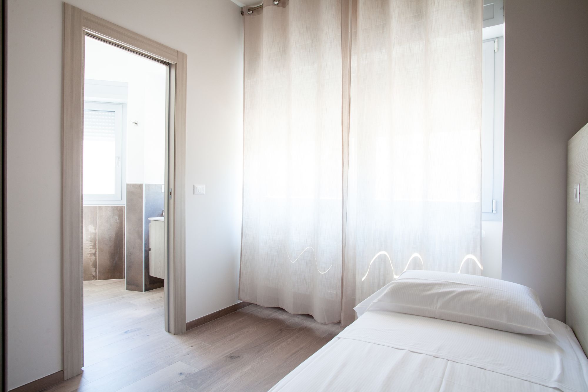 Фото Astoria Suite Apartments