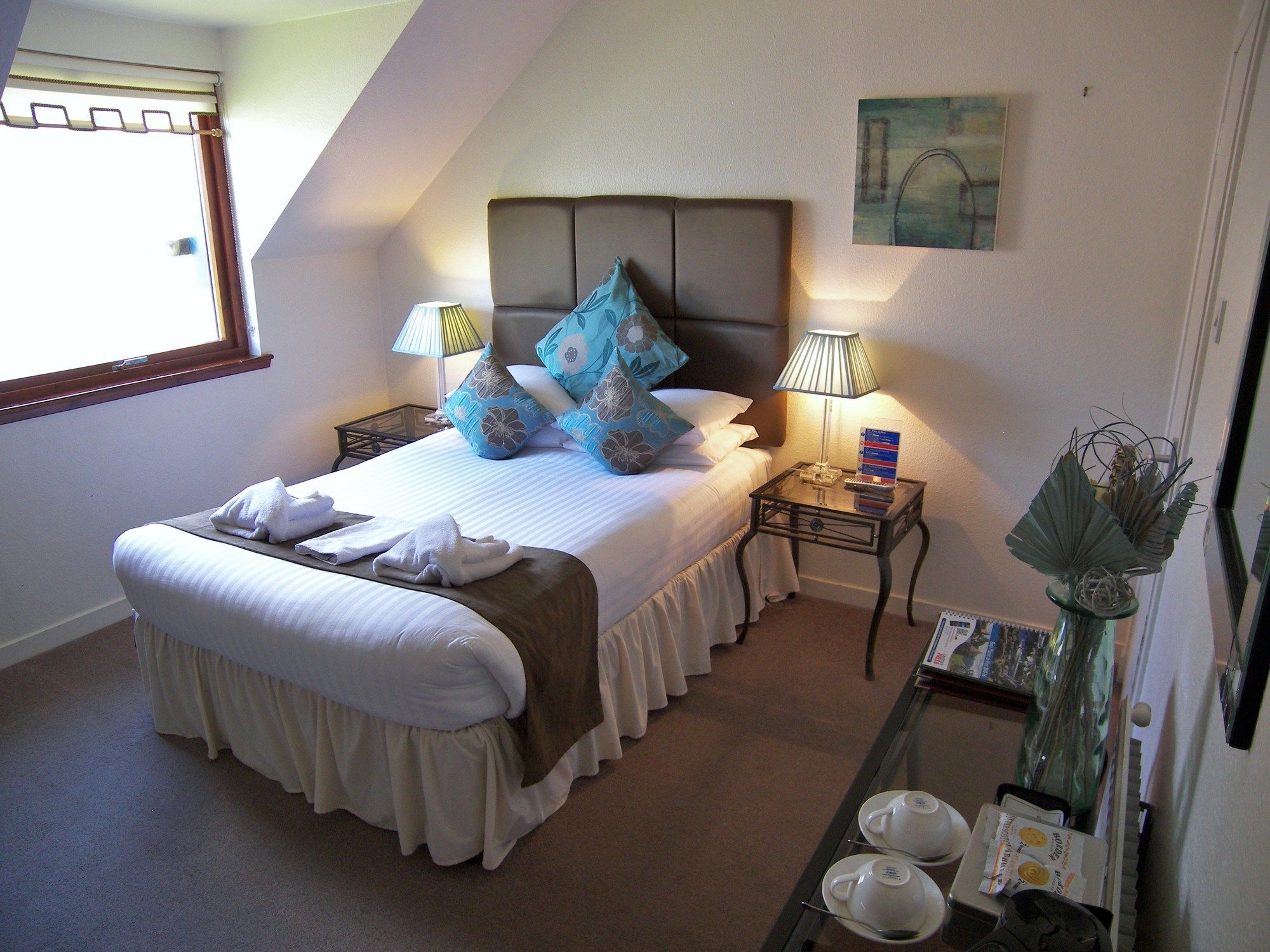 Фото Rosemount Hotel