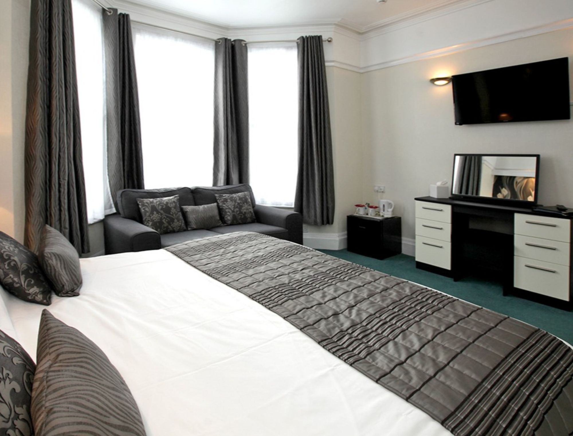 Фото отеля 2