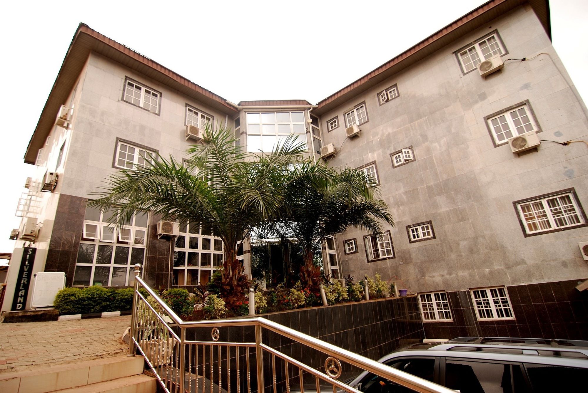 Фото Silverland Hotel and Suites