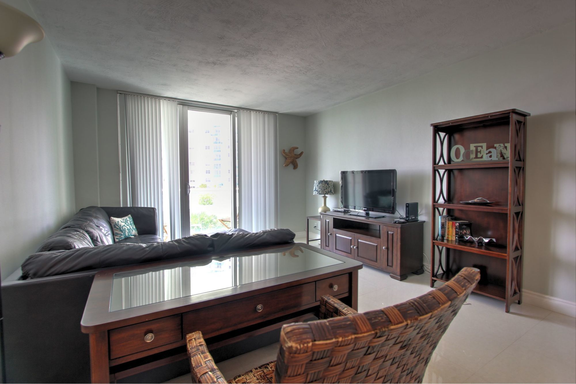 Фото Hollywood Condos