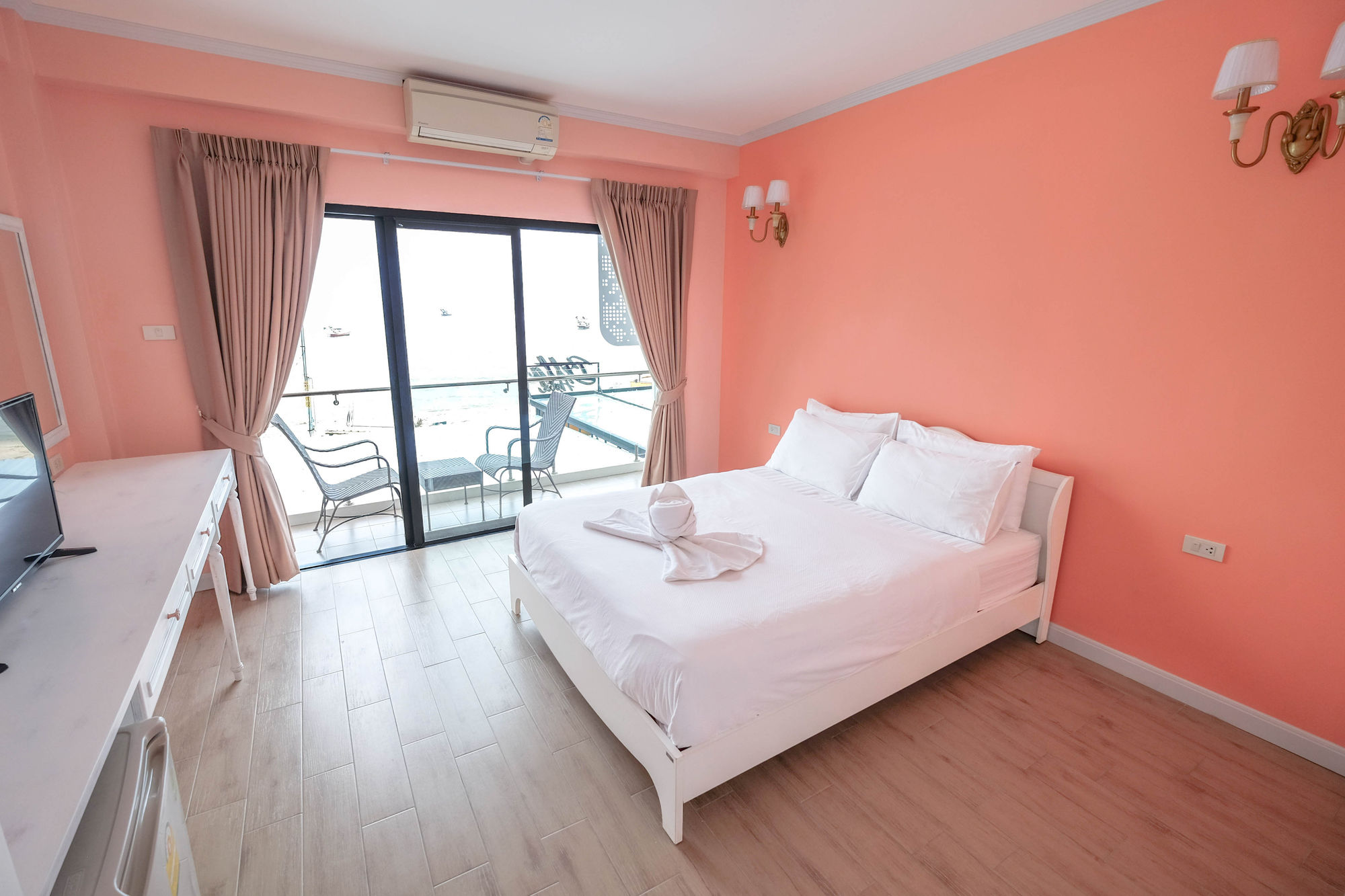 Фото Sea Sand Trees