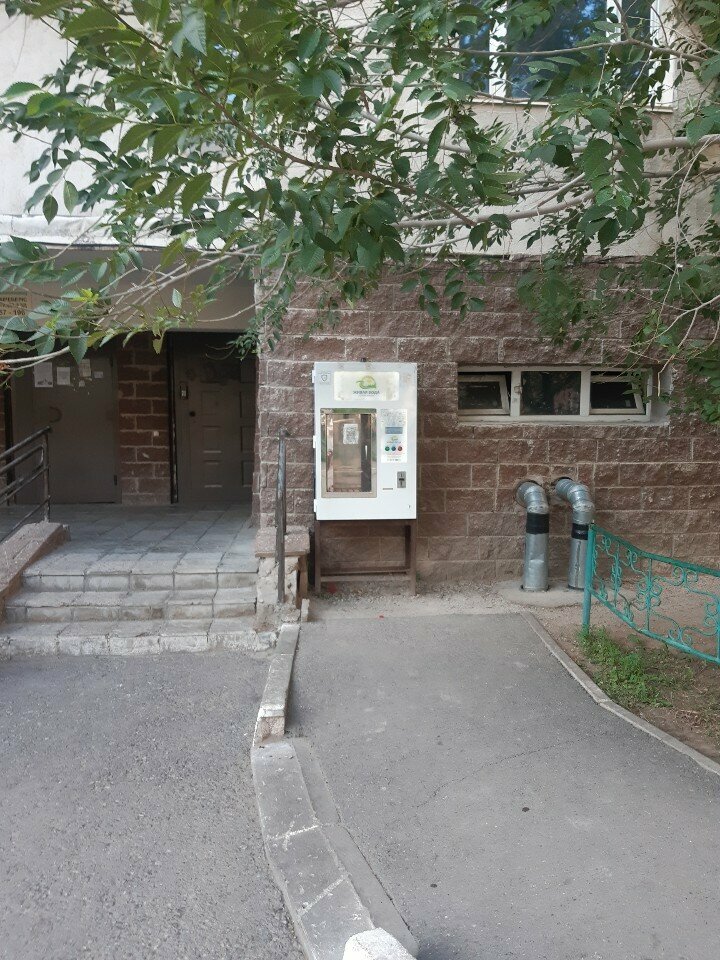 Water vending machine Zhivaia voda, Astana, photo