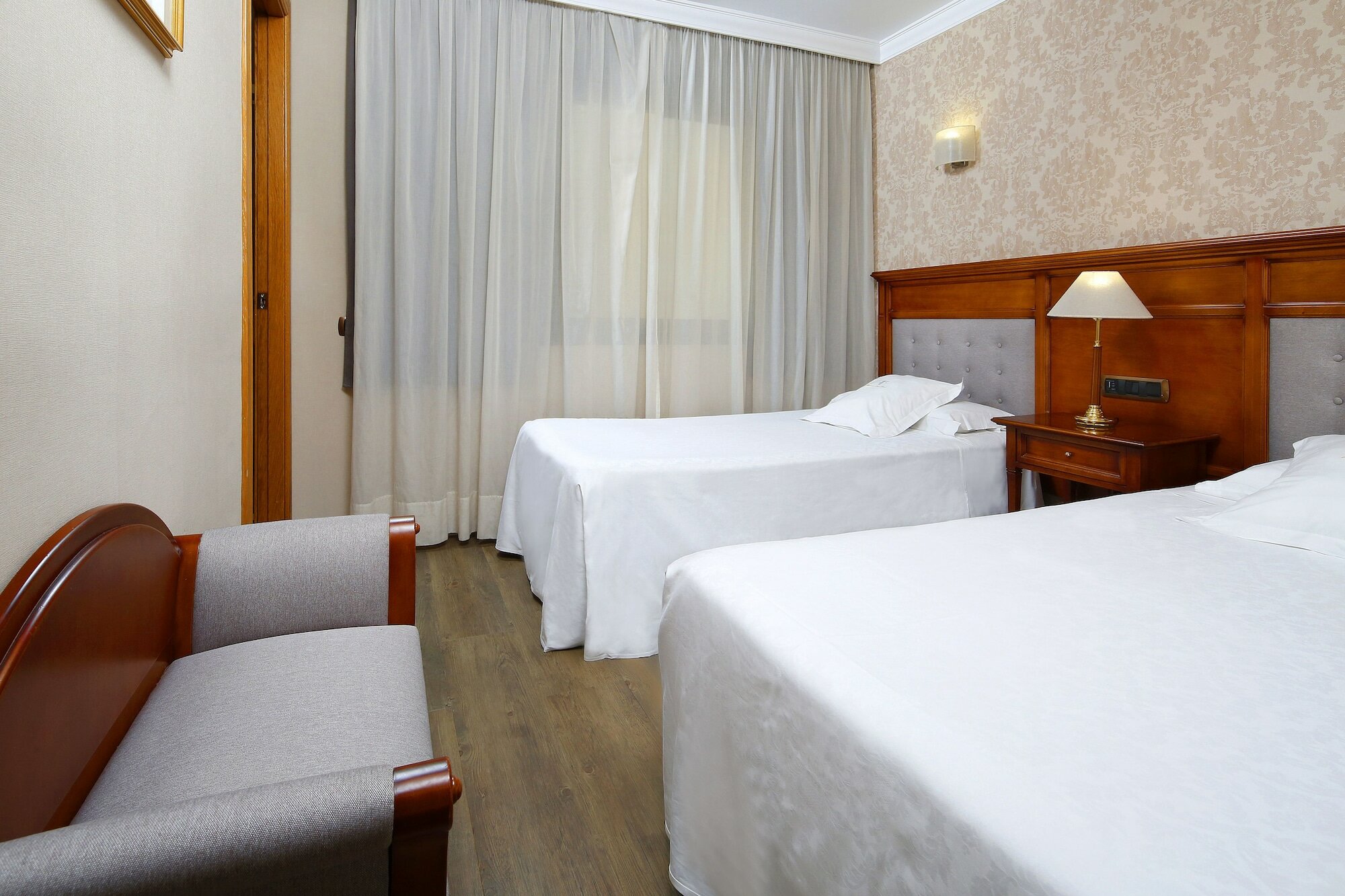 Фото Aparthotel Hispanos 7 Suiza