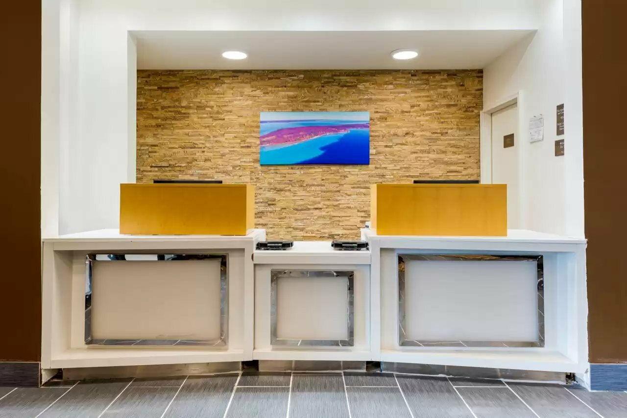 Фото Comfort Inn & Suites