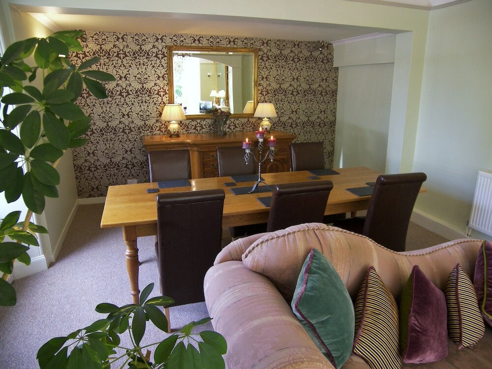 Фото Rosemount Hotel