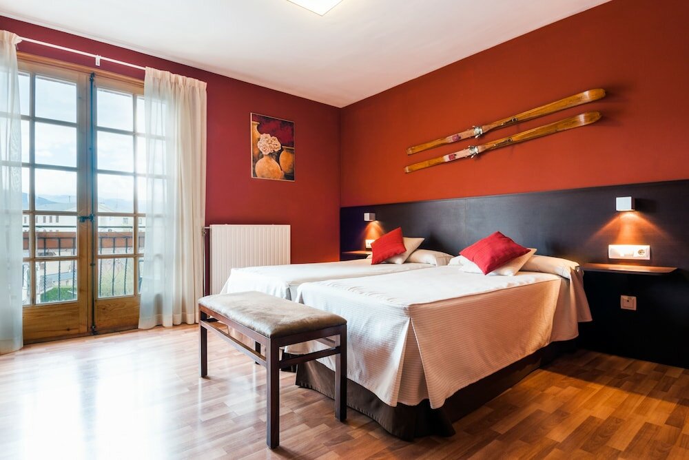 Фото Hotel Esquirol