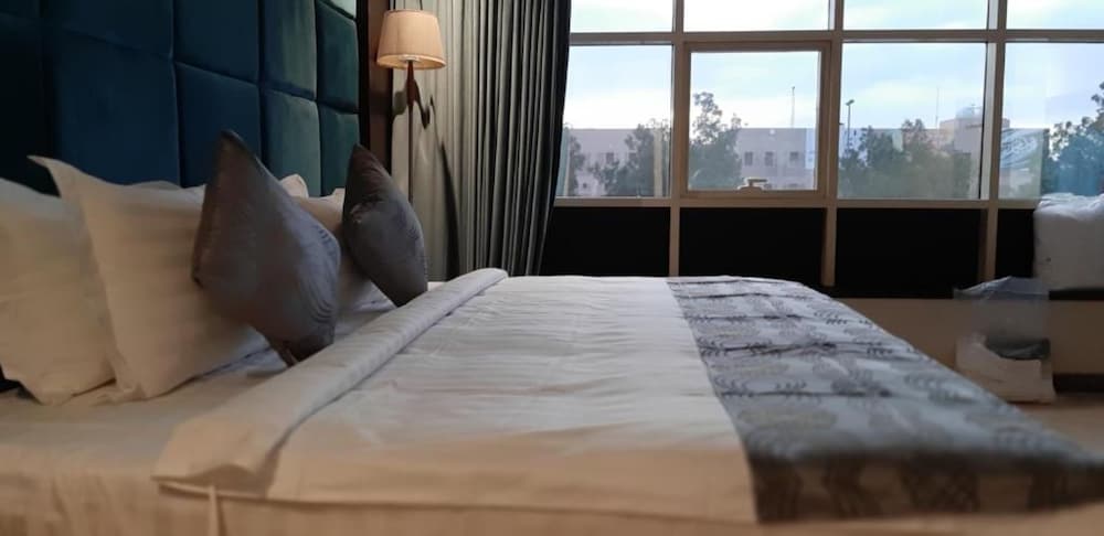 Фото Three Points Al Salama