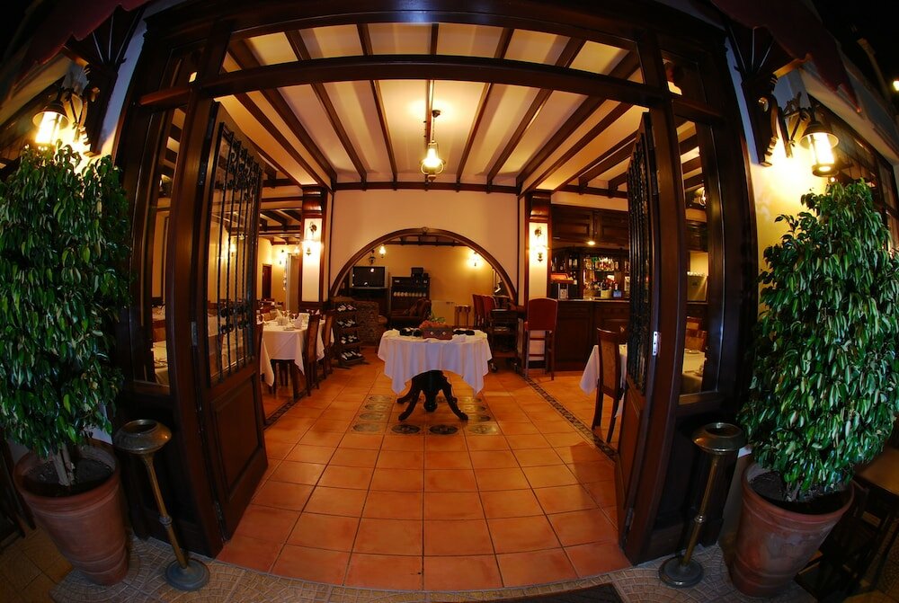 Фото Bellapais Monastery Village