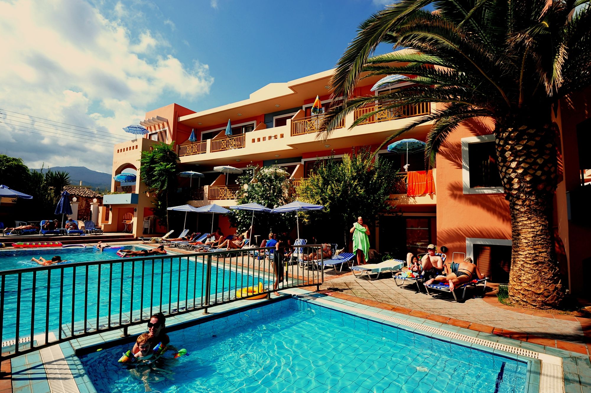 Фото отеля 1