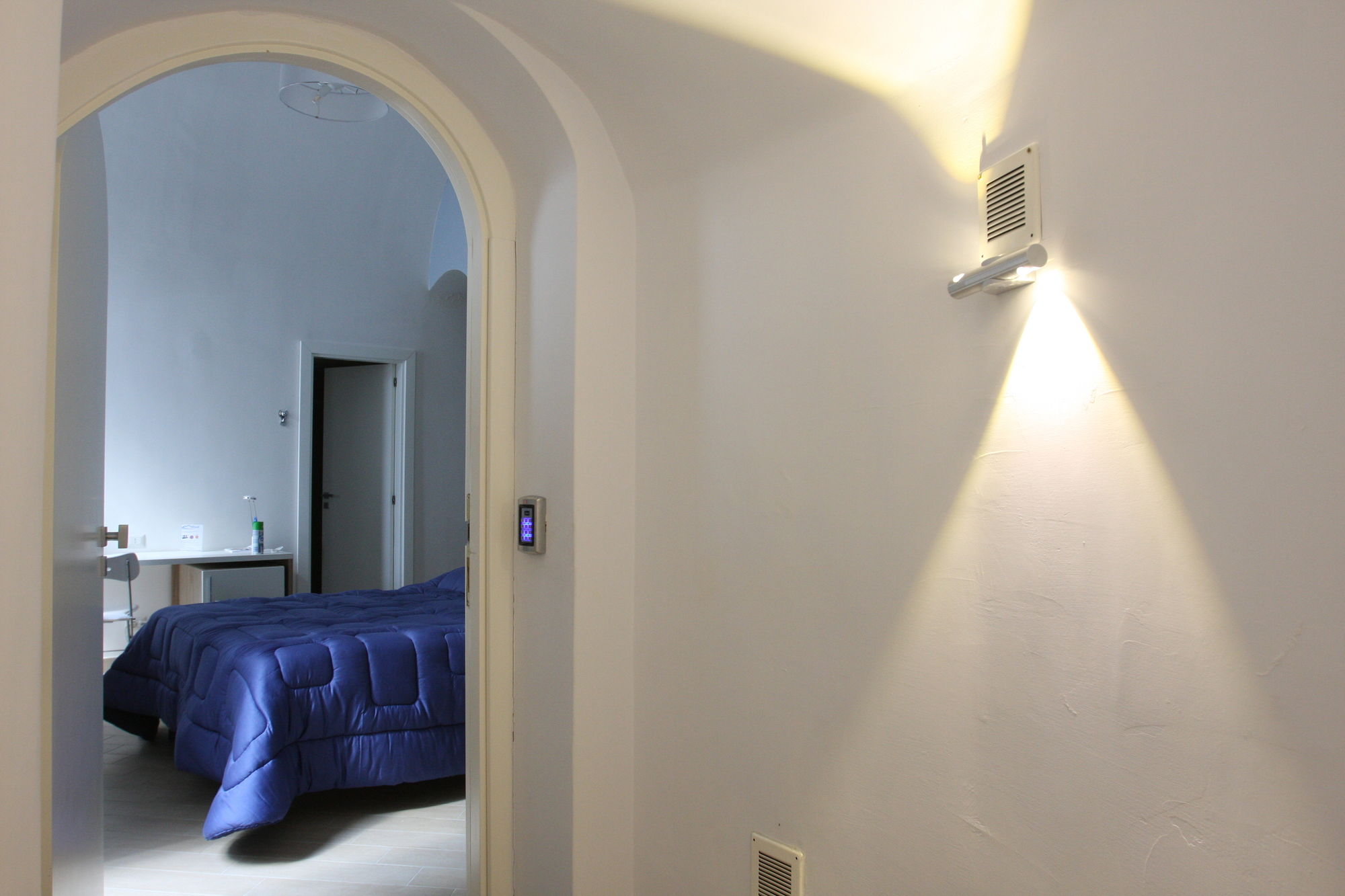 Фото Base Napoli B&b