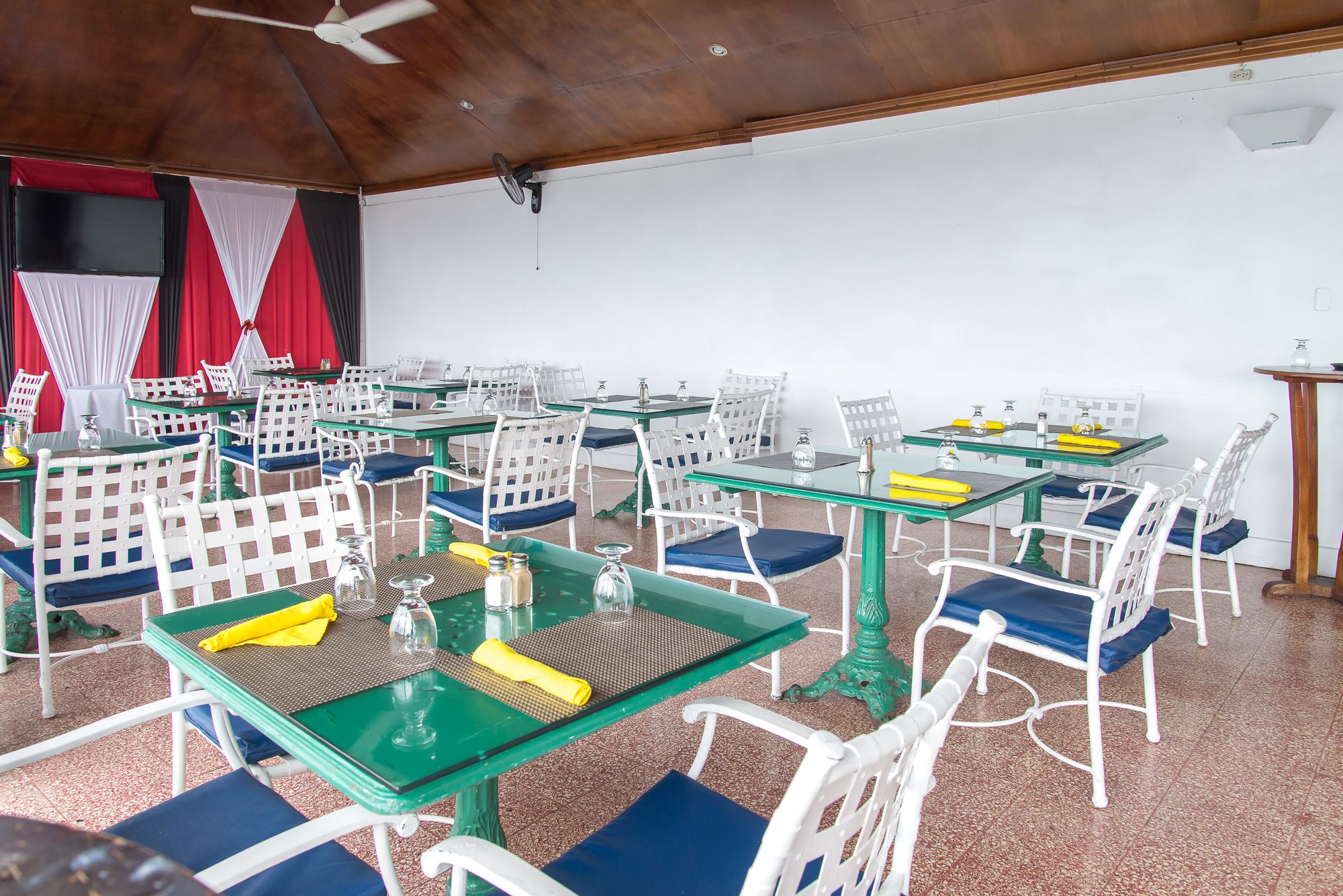 Фото Montego Bay Club