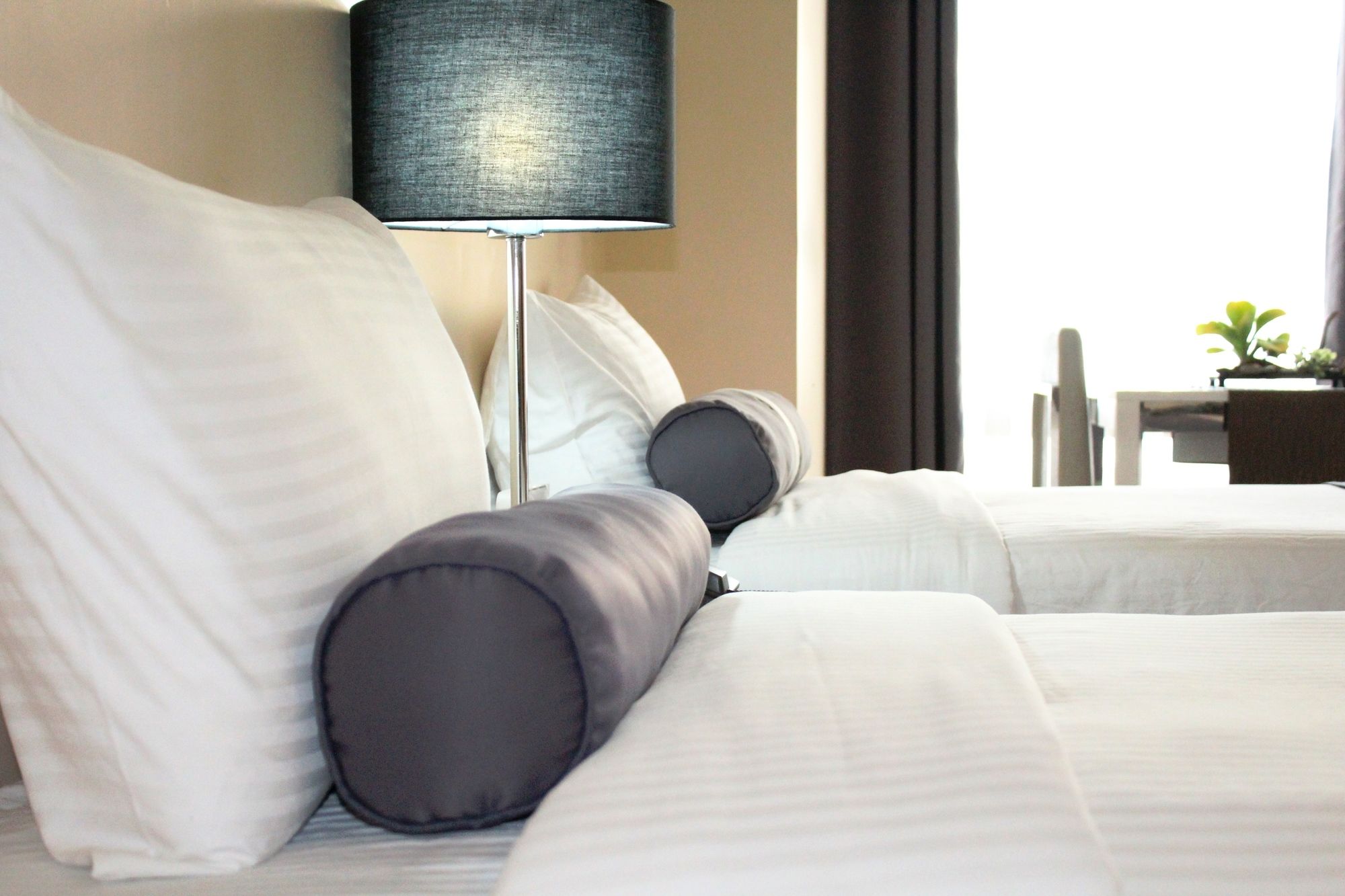 Фото CSuites at Two Central Residences