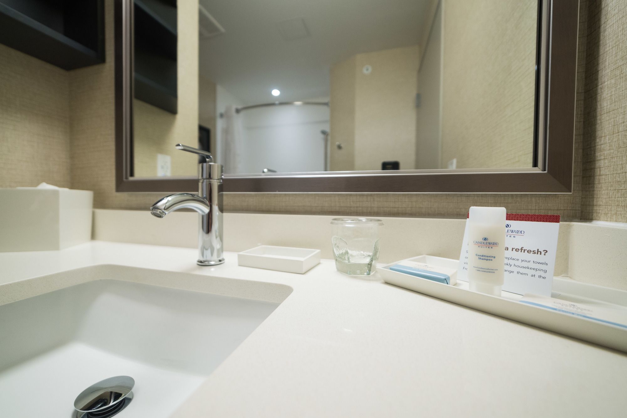 Фото Candlewood Suites West Edmonton - Mall Area, an Ihg Hotel