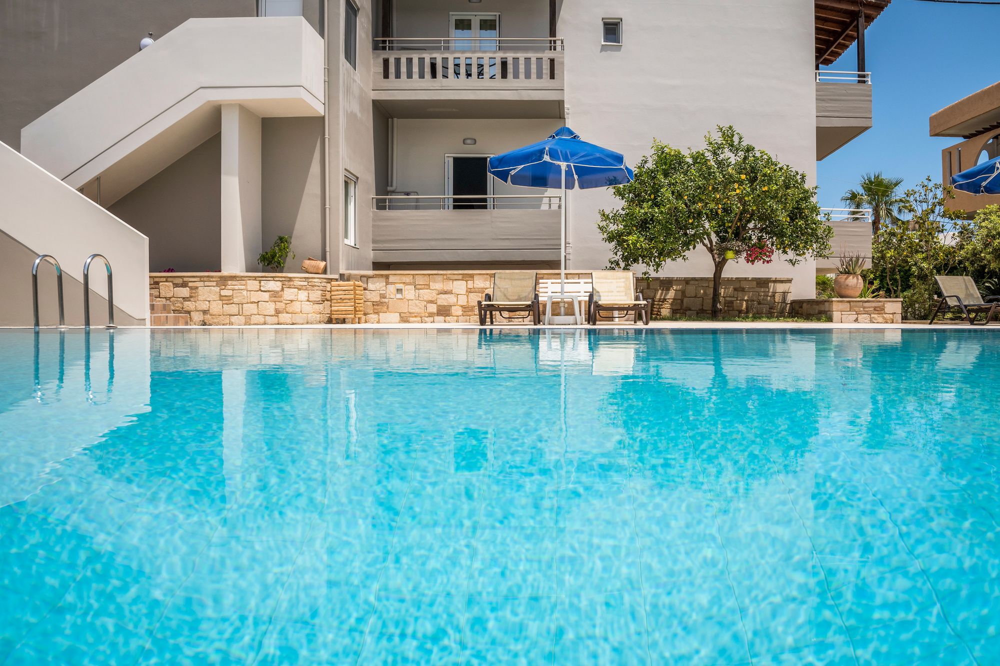 Фото Irini Stalos Apartments