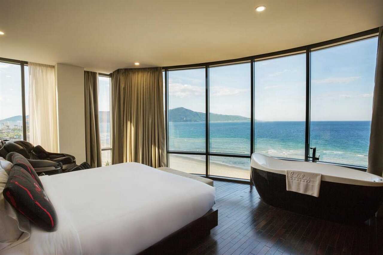 Фото Holiday Beach Hotel Danang