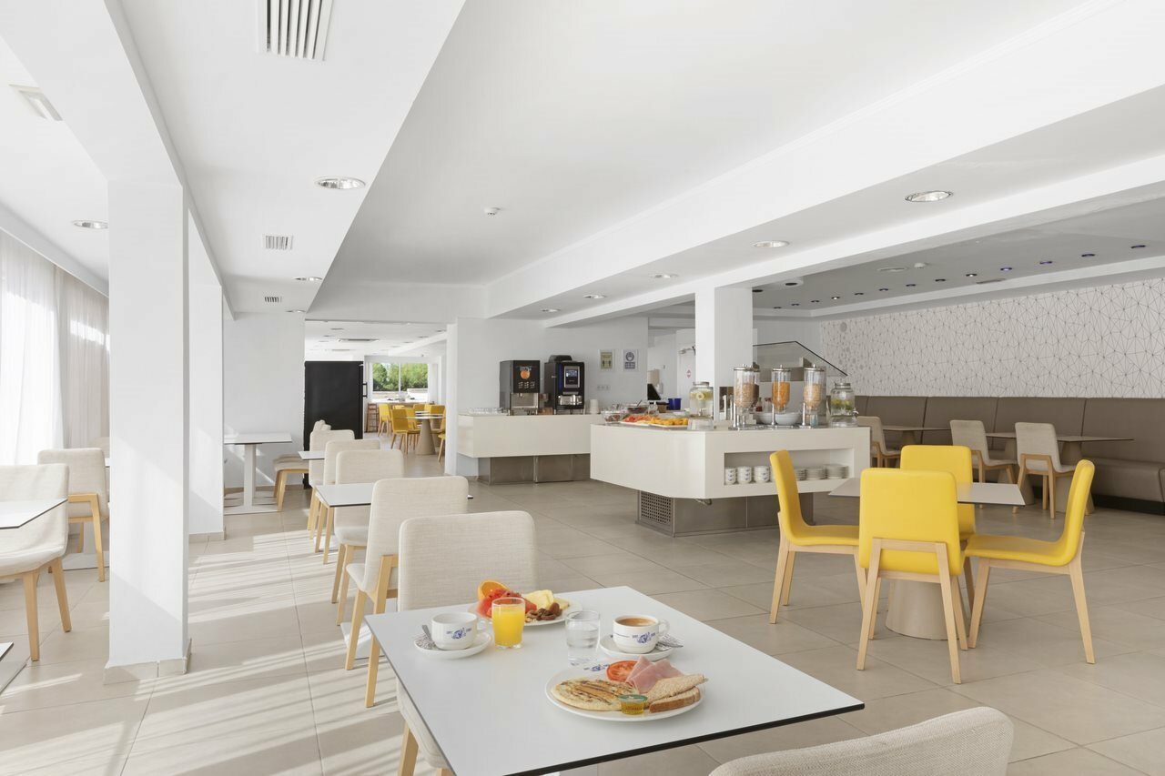 Фото Hotel Sant Jordi