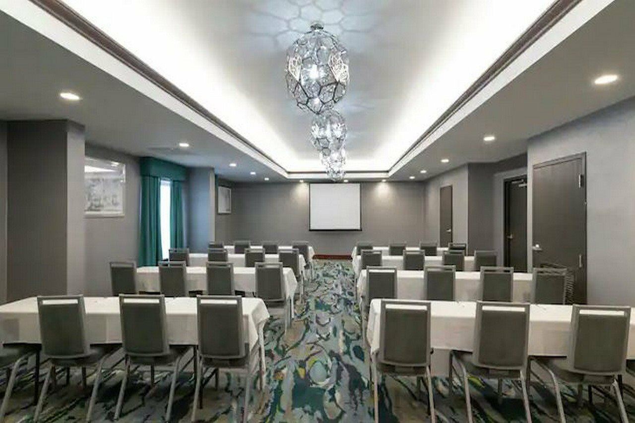 Фото Hampton Inn Waldorf